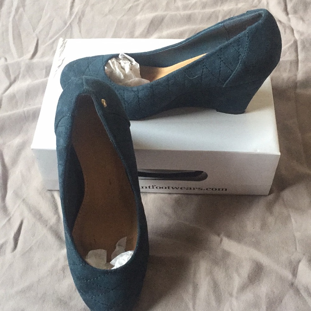 Dark teal wedge